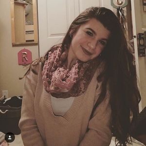 Meet your Posher, Becca